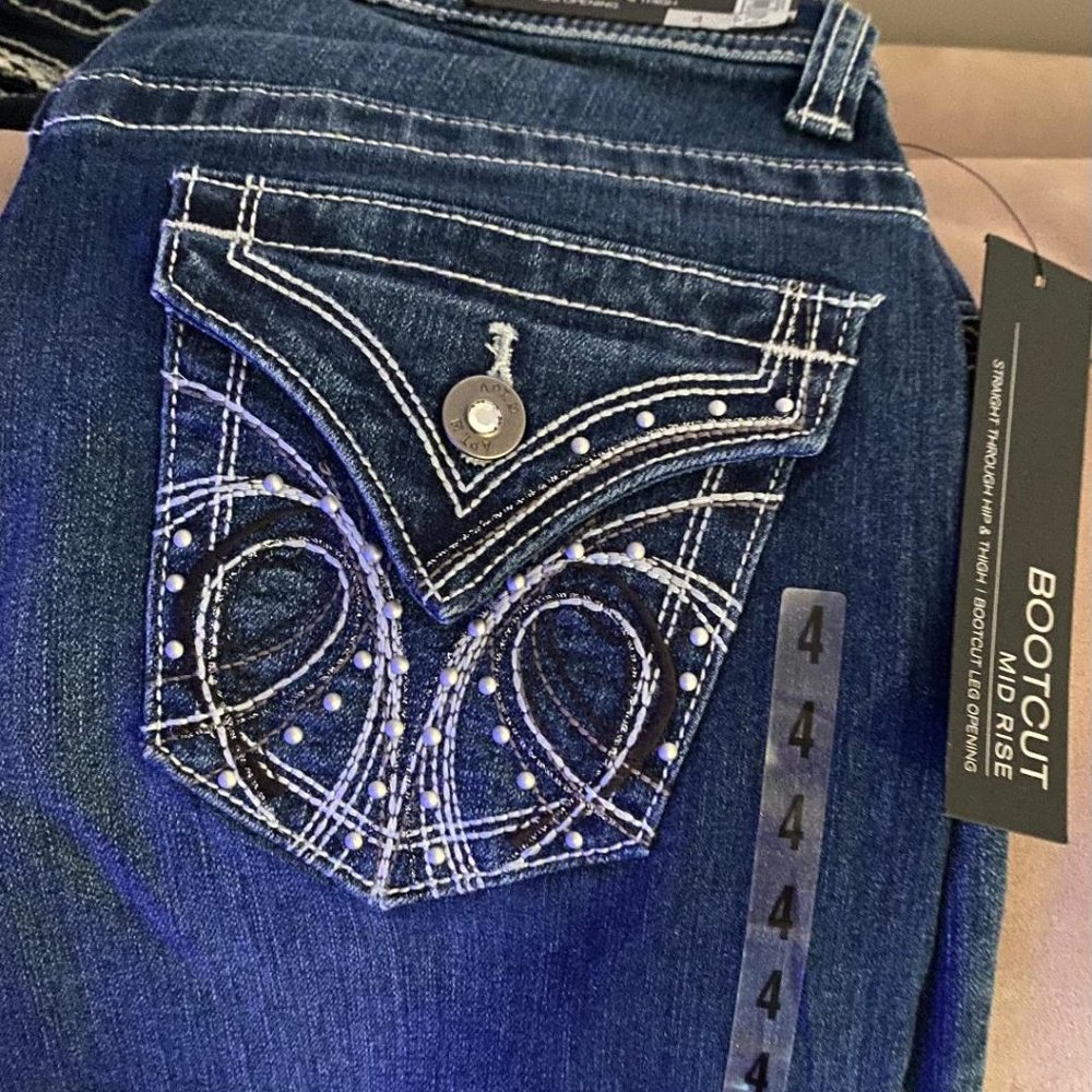 APT 9 NEW JEAN SIZE 4